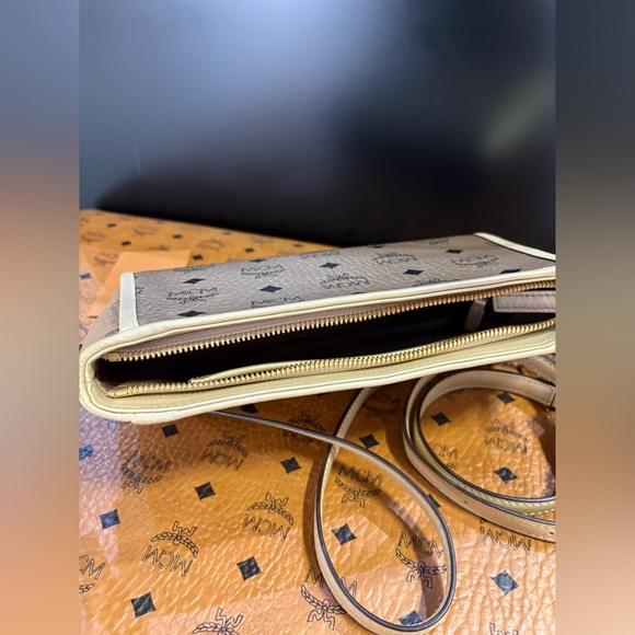 MCM Gold Shoulder Bag Monogram with Gold Hardware - Picture 4 of 7